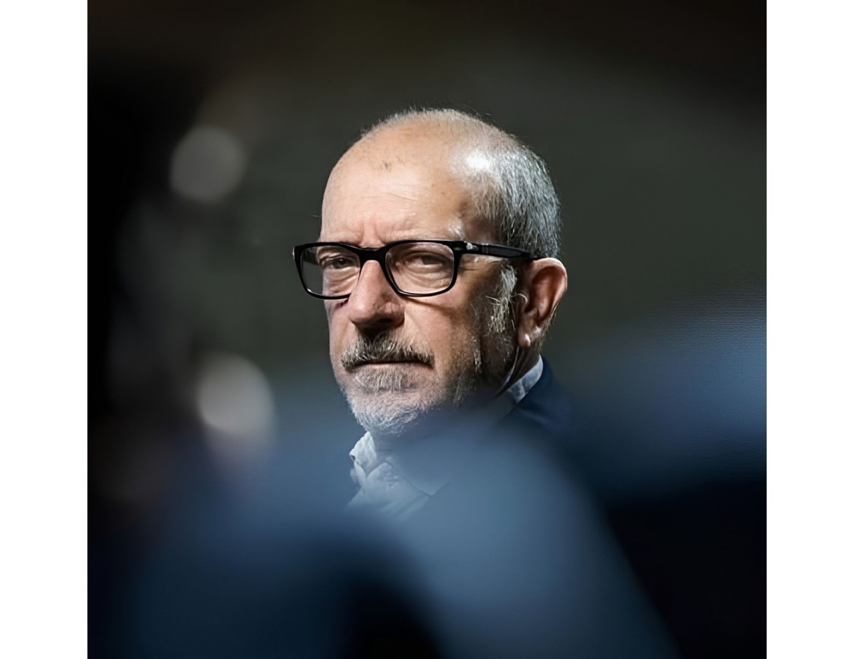Consigli per gli acquisti: Il trampolino di lancio dal Maurizio Costanzo show per Dario Vergassola. Il manovale gentiluomo che con l’educazione cinica ha spiazzato tutti.